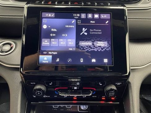 Used 2023 Jeep Grand Cherokee L Laredo AWD/4WD image 3