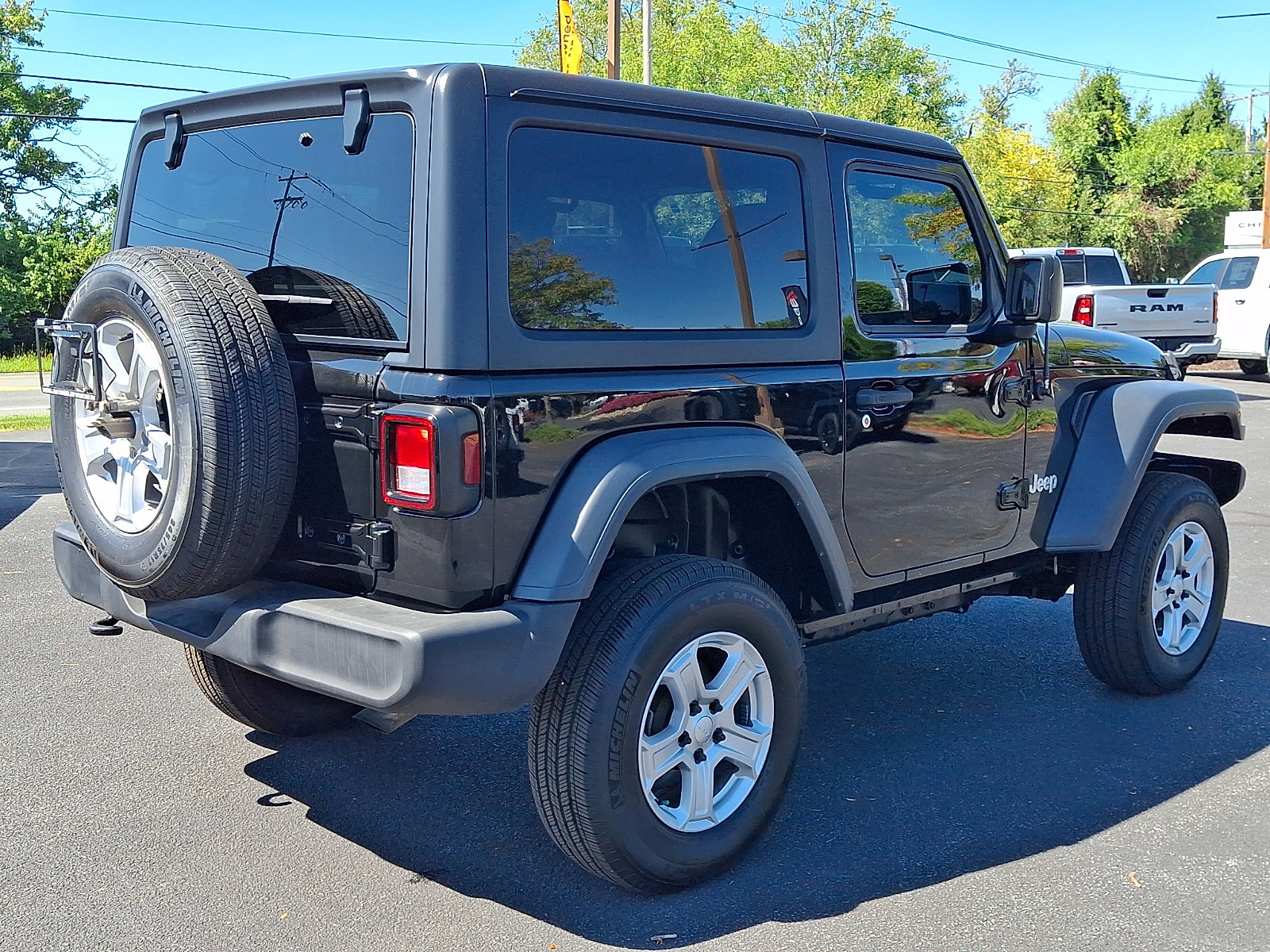 Certified 2019 Jeep Wrangler Sport AWD/4WD image 4