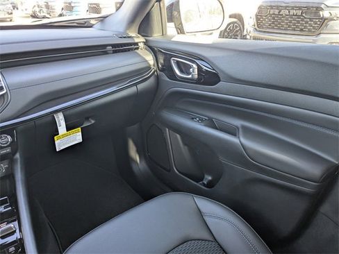 New 2026 Jeep Compass Latitude image 17