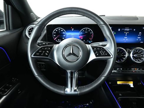 Used 2025 Mercedes-Benz GLA 250 4MATIC image 16