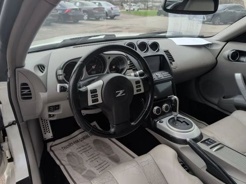 Used 2007 Nissan 350Z Touring RWD image 17