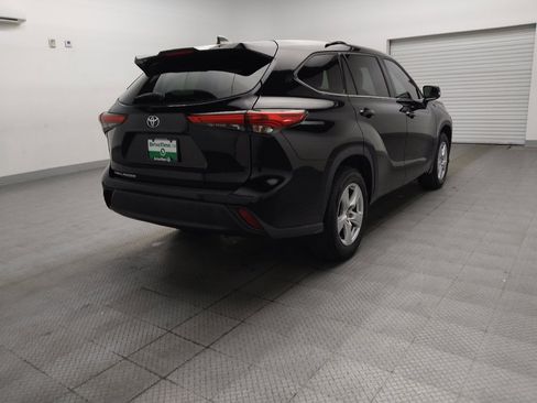 Used 2022 Toyota Highlander L FWD image 9