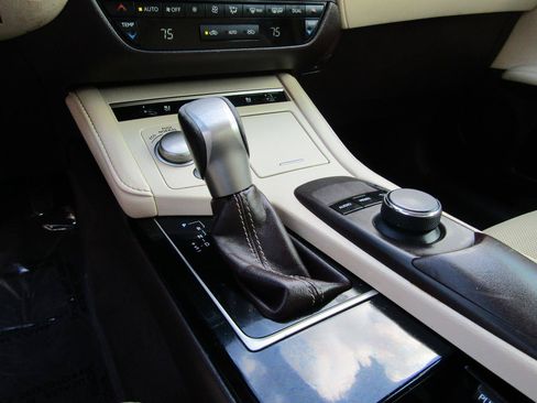 Used 2016 Lexus ES 350 w/ Premium Package w/Wood Trim FWD image 20