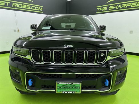 Used 2023 Jeep Grand Cherokee Overland w/ Advanced Protech Group III AWD/4WD image 3
