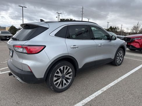 Used 2020 Ford Escape Titanium image 3