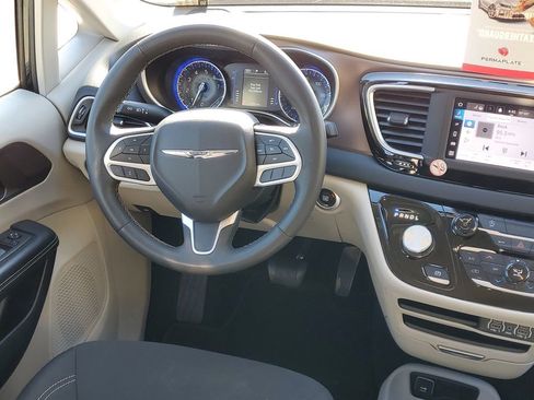 Used 2023 Chrysler Voyager LX FWD image 13