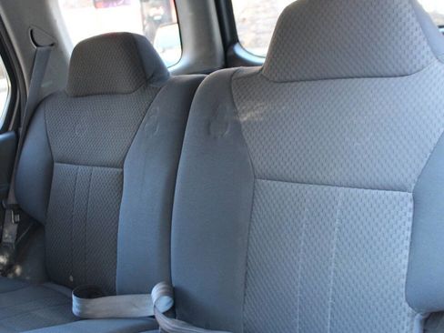 Used 2004 Nissan Xterra XE image 2