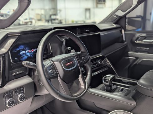 Used 2024 GMC Sierra 1500 AT4X image 13