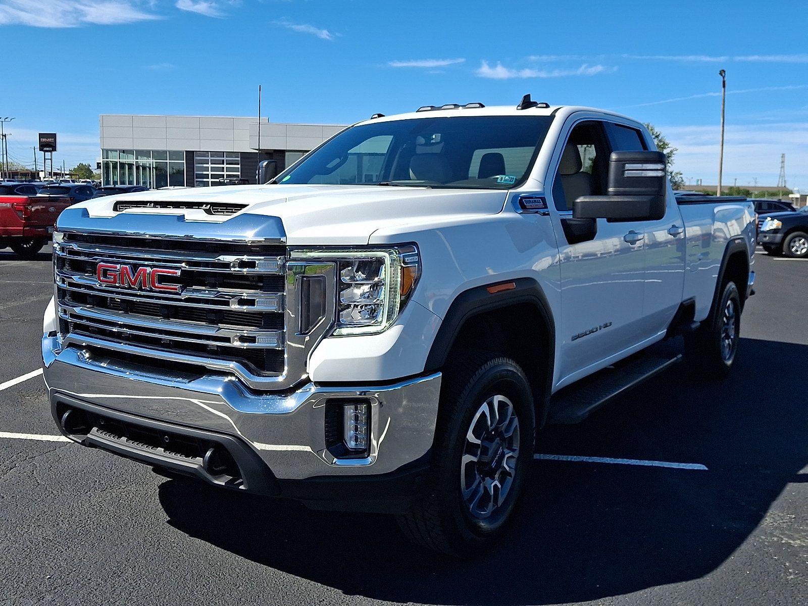 Used 2022 GMC Sierra 3500 SLE w/ SLE Value Package AWD/4WD image 3
