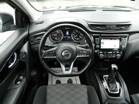 Used 2018 Nissan Rogue Sport SV w/ SV Technology Package image 15