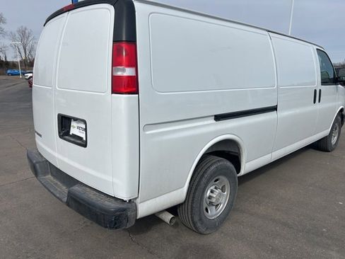 Used 2025 Chevrolet Express 2500 Extended w/ Driver Convenience Package image 5