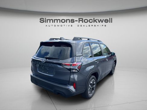 Used 2025 Subaru Forester Premium AWD/4WD image 5