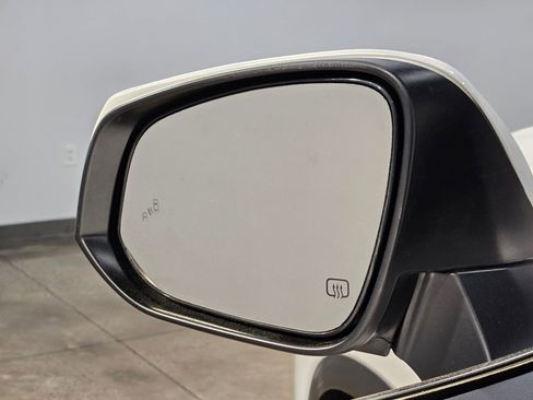 Certified 2025 Toyota Highlander XLE image 22