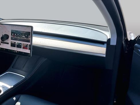 Used 2023 Tesla Model Y AWD image 18