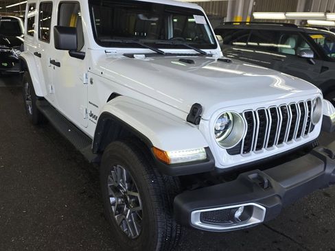Used 2024 Jeep Wrangler Unlimited Sahara w/ Technology Group AWD/4WD image 2