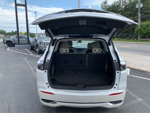 Used 2024 Buick Enclave Avenir w/ Avenir Technology Package FWD image 5