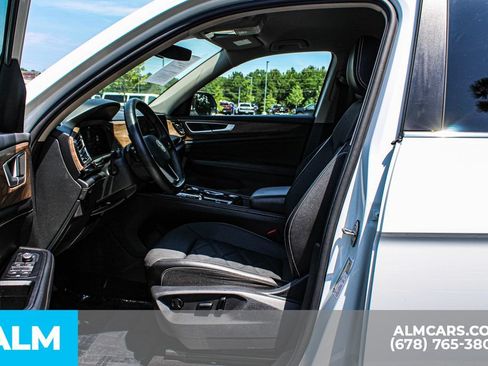 Used 2025 Volkswagen Atlas SE FWD image 15