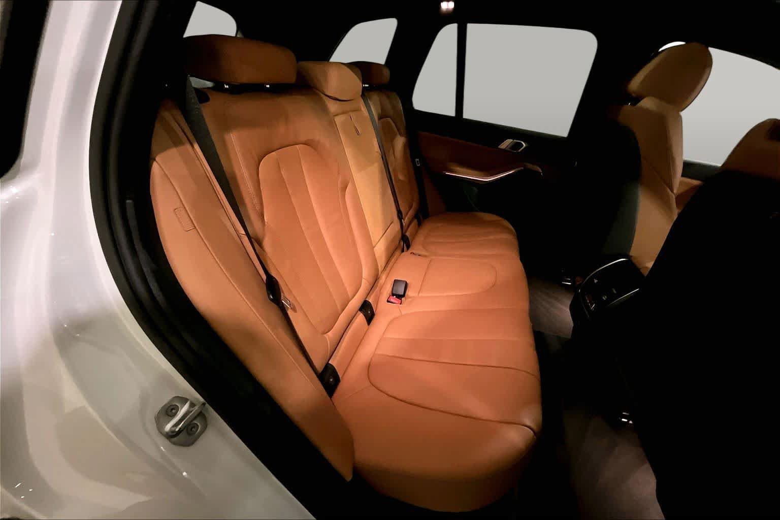 Used 2022 BMW X5 xDrive40i w/ Premium Package AWD/4WD image 19