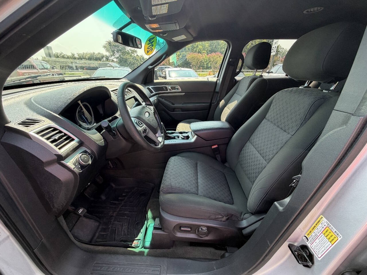 Used 2014 Ford Explorer XLT w/ Equipment Group 201A AWD/4WD image 13