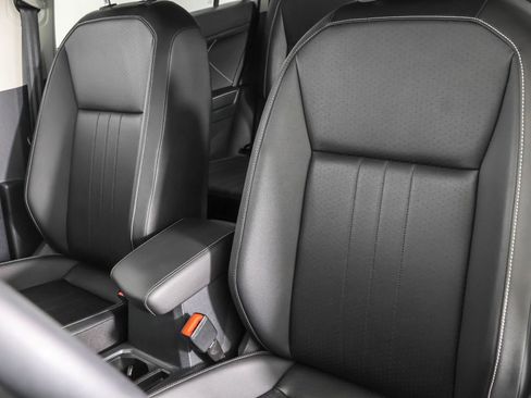 Certified 2022 Volkswagen Tiguan SE image 23