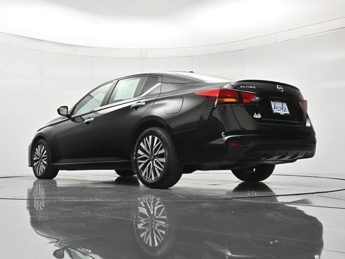 Used 2025 Nissan Altima 2.5 SV FWD image 42