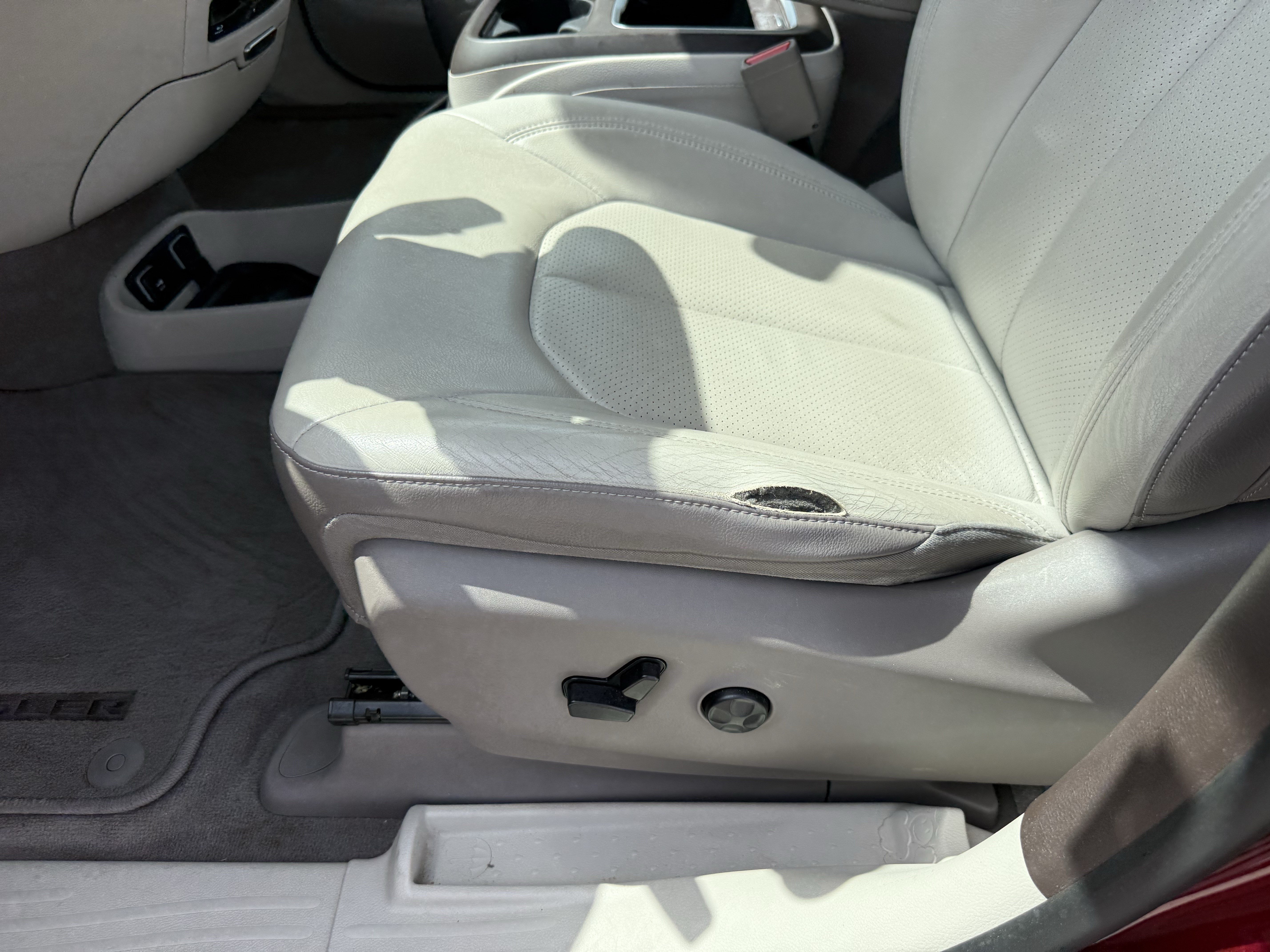 Used 2017 Chrysler Pacifica Touring-L Plus FWD image 29