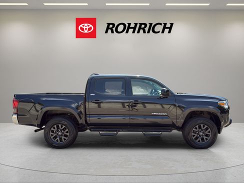 Used 2023 Toyota Tacoma SR5 AWD/4WD image 5