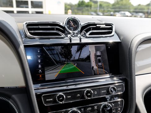 Certified 2023 Bentley Bentayga Extended Wheelbase AWD/4WD image 22