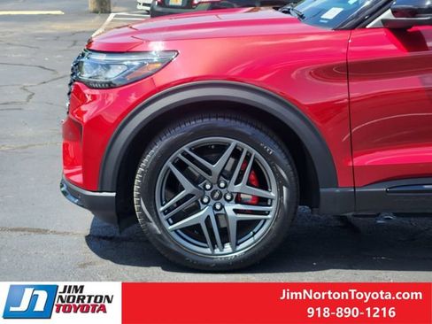Used 2025 Ford Explorer ST AWD/4WD image 9