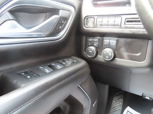 Used 2024 Chevrolet Tahoe LT AWD/4WD image 32