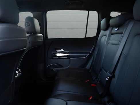 Used 2021 Mercedes-Benz GLB 250 4MATIC w/ Premium Package image 24