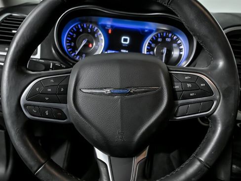 Used 2020 Chrysler 300 Touring w/ Chrome Appearance Package image 23