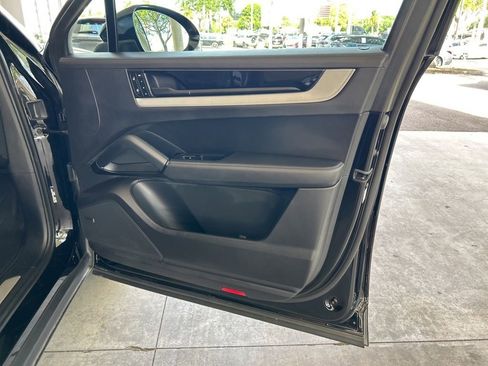 Used 2024 Porsche Cayenne Coupe w/ Premium Package Plus image 16