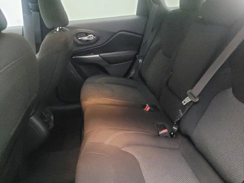 Used 2020 Jeep Cherokee Latitude FWD image 18