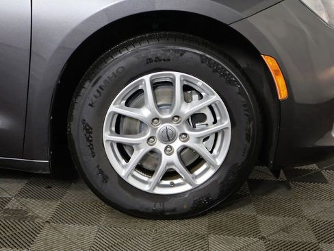 Used 2023 Chrysler Voyager LX image 20