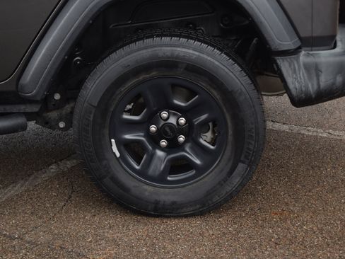 Used 2019 Jeep Wrangler Unlimited Sport image 27