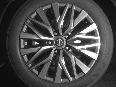 Used 2025 Nissan Altima 2.5 SV FWD image 12