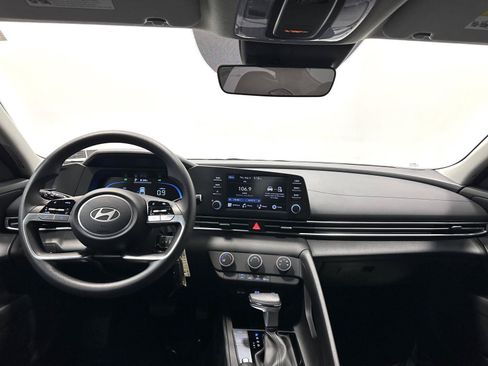 Certified 2024 Hyundai Elantra SE FWD image 20