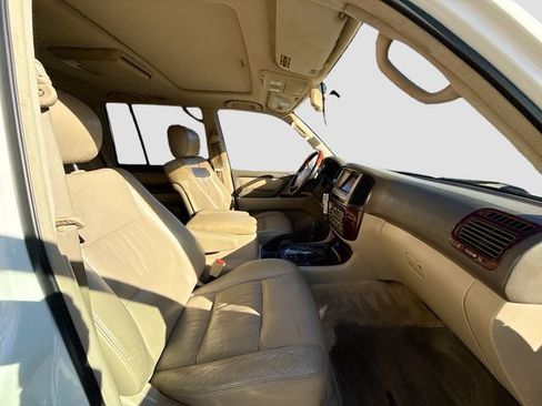 Used 2007 Toyota Land Cruiser w/ Convenience Pkg image 29