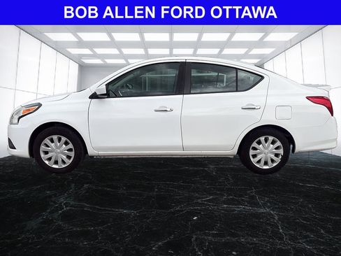 Used 2019 Nissan Versa SV FWD image 2