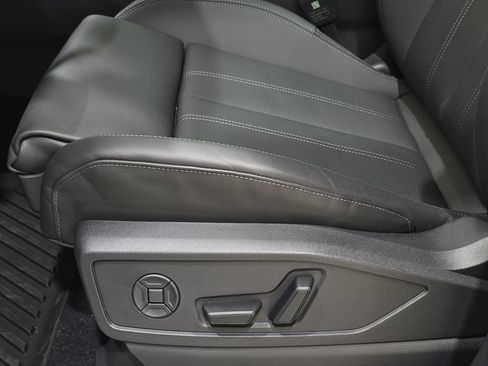 Used 2025 Audi Q5 Premium Plus w/ Premium Plus AWD/4WD image 32