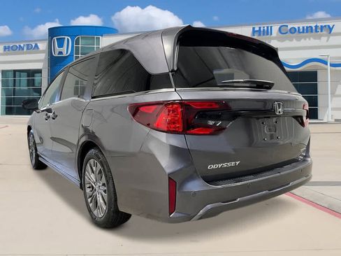 New 2026 Honda Odyssey Touring image 3