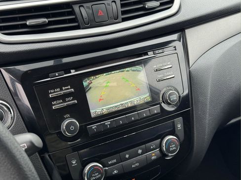 Used 2015 Nissan Rogue SV image 27