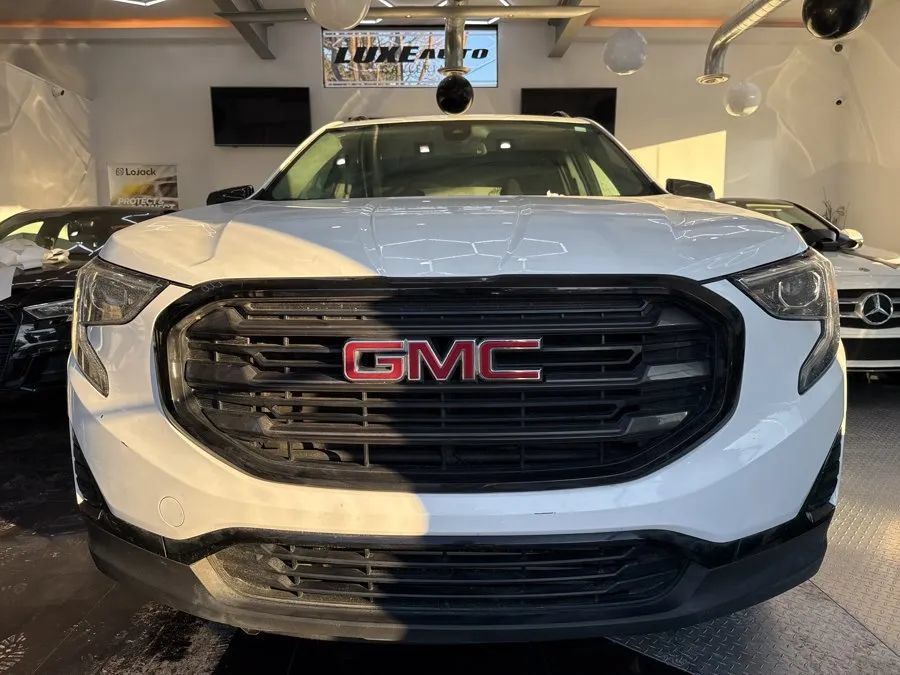 Used 2020 GMC Terrain SLE w/ Driver Convenience Package FWD image 1