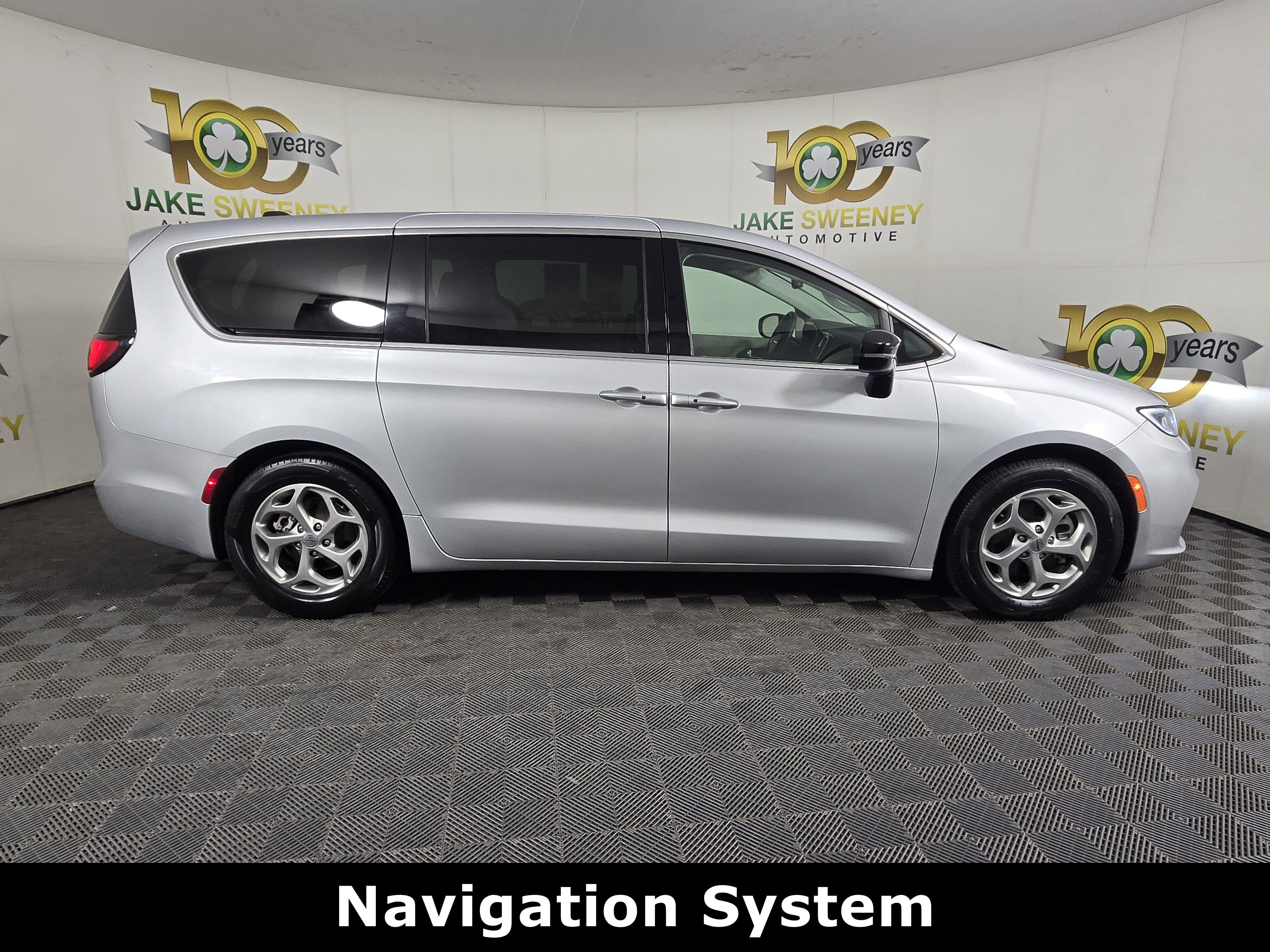 Used 2024 Chrysler Pacifica Limited FWD image 10