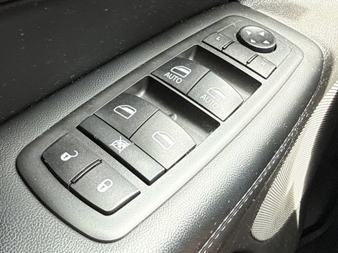 Used 2021 Jeep Grand Cherokee Laredo X AWD/4WD image 22
