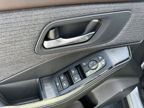 Used 2022 Nissan Rogue SV image 20