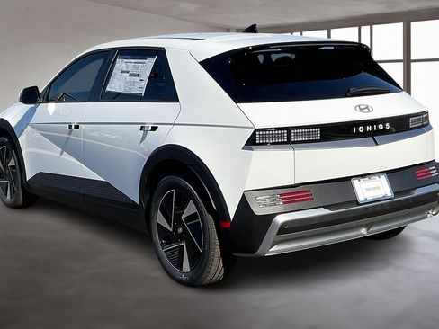 New 2026 Hyundai Ioniq 5 SE image 3