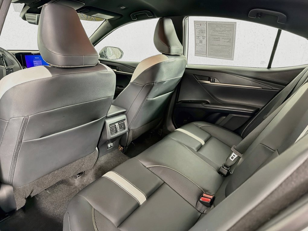 Used 2025 Toyota Camry SE FWD image 36