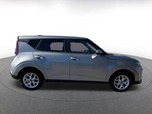 Used 2025 Kia Soul LX w/ LX Technology Package image 16